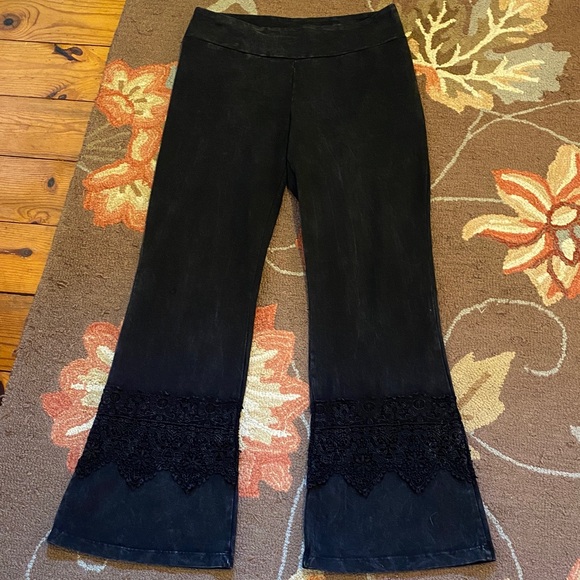Chatoyant Black Mineral Wash Bootcut Leggings with Lace detailing - Picture 2 of 8